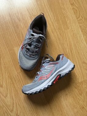 Saucony Hiking Shoes – Grey with Unique Color Details